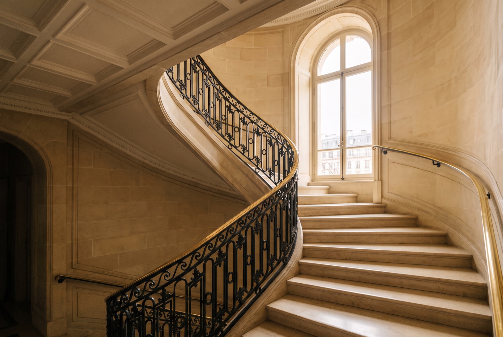 Cage d'escalier d'immeuble entretenue à Genève