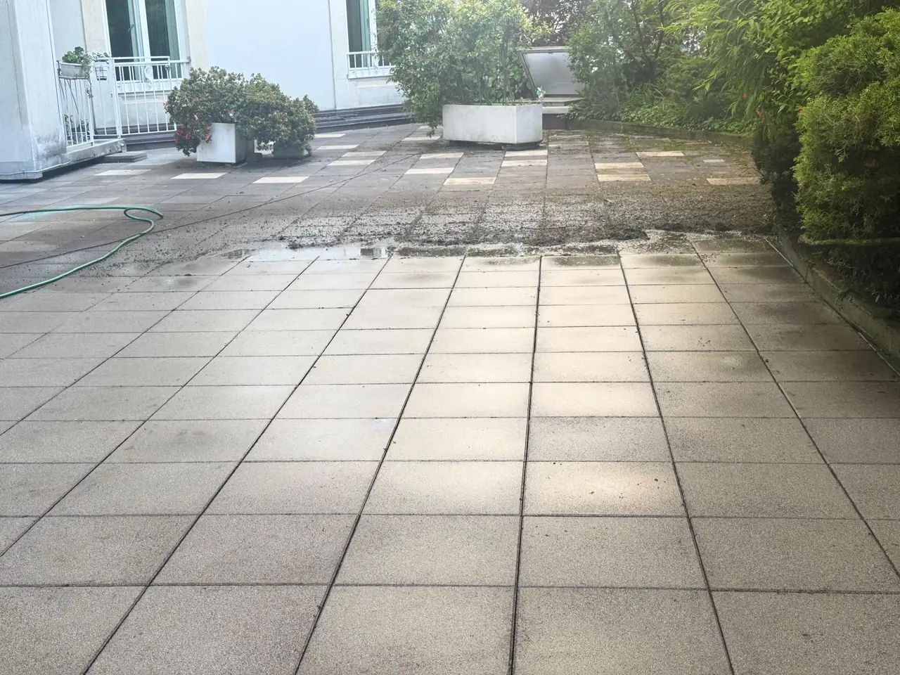 Dalles de terrasse nettoyées à haute pression à Genève