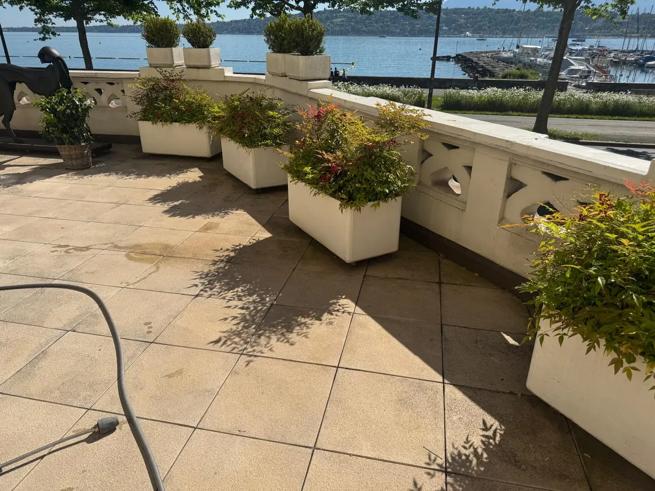 Nettoyage de terrasse en bord du lac Léman à Genève